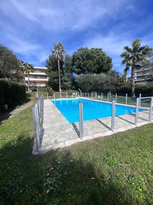 Appartement Avec Terrasse, Vue Jardin Et Piscine Antibes Exterior foto